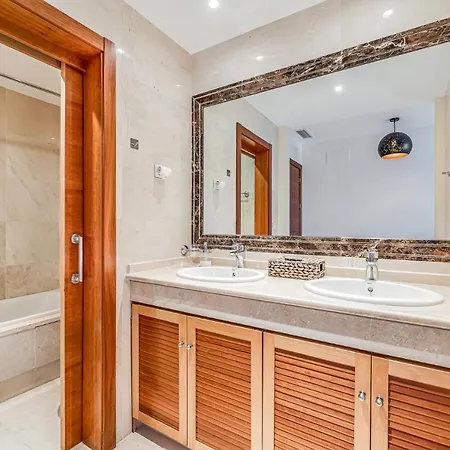 Idyllic Town House - Valle Romano Golf,